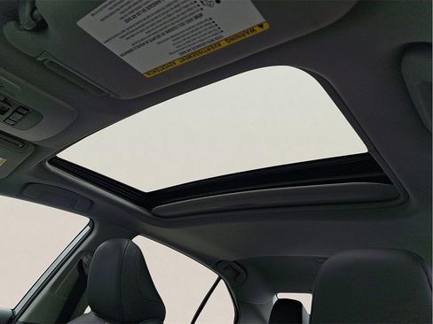Used 2020 Toyota Camry XLE w/ Sunroof Package image 29