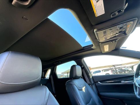 Used 2021 Cadillac XT5 Premium Luxury image 12