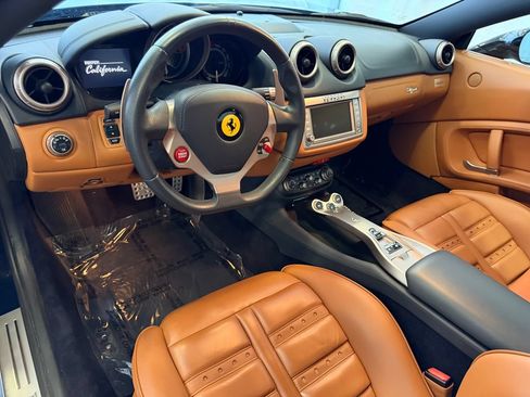 Used 2010 Ferrari California RWD image 4