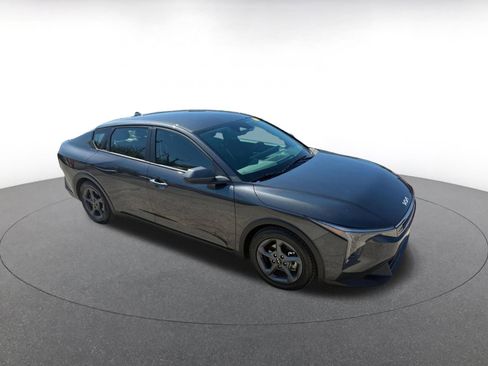 Used 2025 Kia K4 LXS image 1