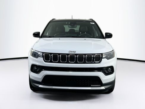 Used 2023 Jeep Compass Limited AWD/4WD image 2