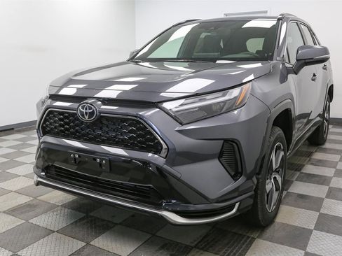 New 2025 Toyota RAV4 SE image 4