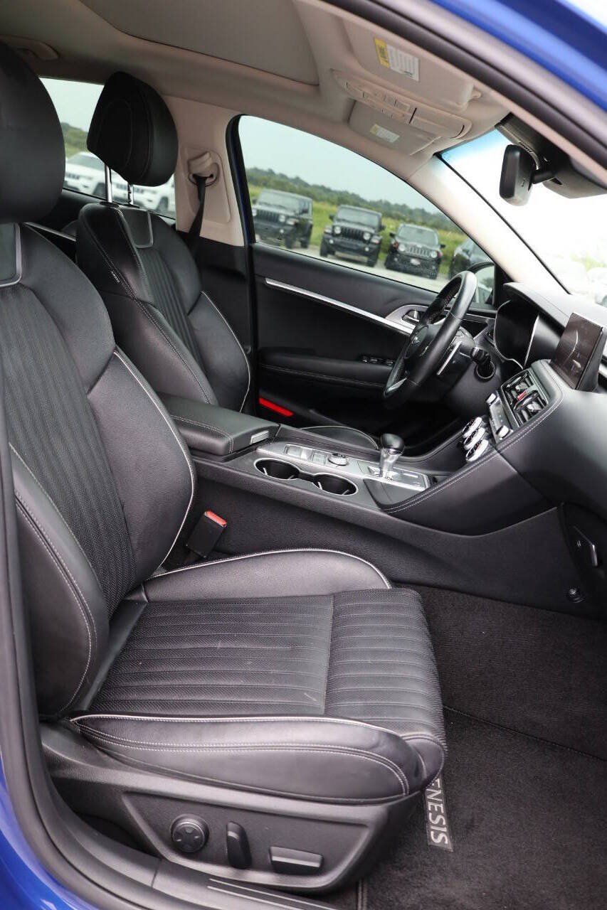 Used 2022 Genesis G70 2.0T w/ Prestige Package RWD image 15