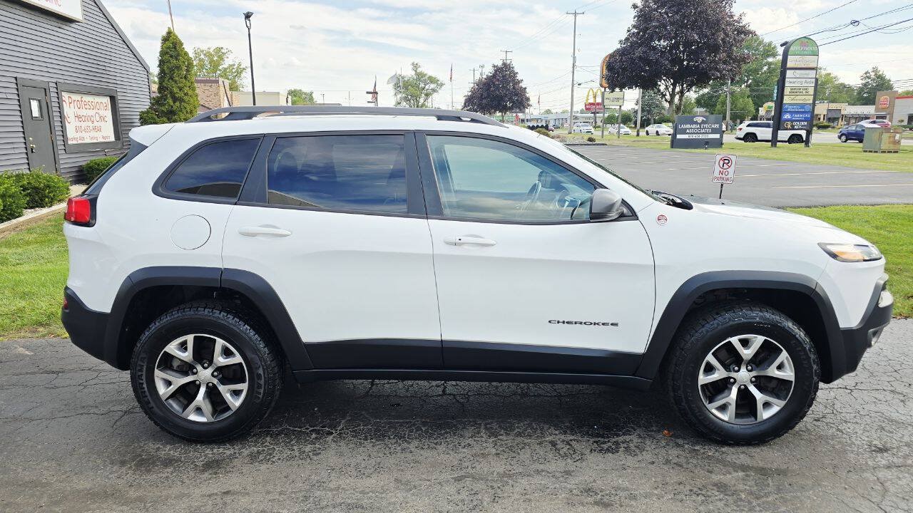 Used 2018 Jeep Cherokee Trailhawk AWD/4WD image 7