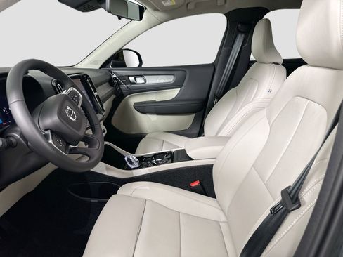 New 2026 Volvo XC40 B4 Plus w/ Protection Package Premier FWD image 21