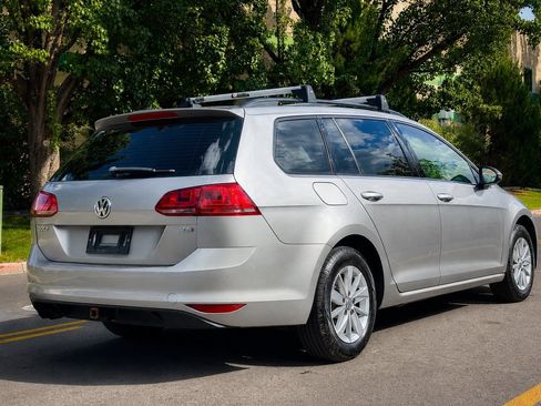 Used 2016 Volkswagen Golf S FWD image 5