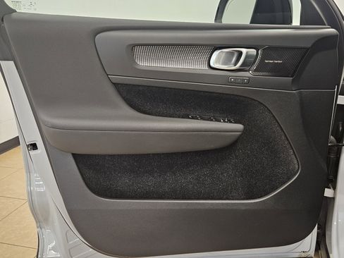 Used 2021 Volvo XC40 P8 Recharge image 12