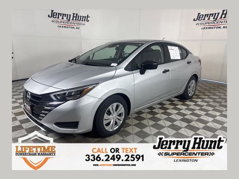 Used 2025 Nissan Versa S FWD image 1
