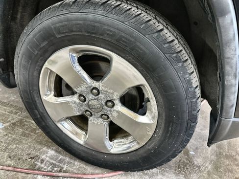 Used 2011 Jeep Grand Cherokee Limited AWD/4WD image 12