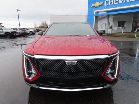 Used 2024 Cadillac Lyriq Luxury w/ LPO, Floor Liner Package image 2