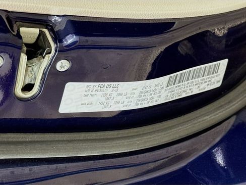 Used 2018 Chrysler Pacifica Touring Plus w/ Tire & Wheel Group FWD image 32