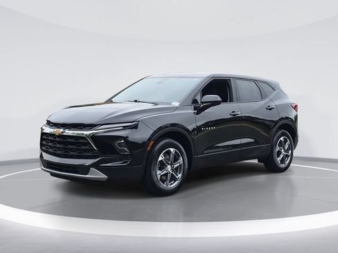 Used 2025 Chevrolet Blazer LT FWD image 1