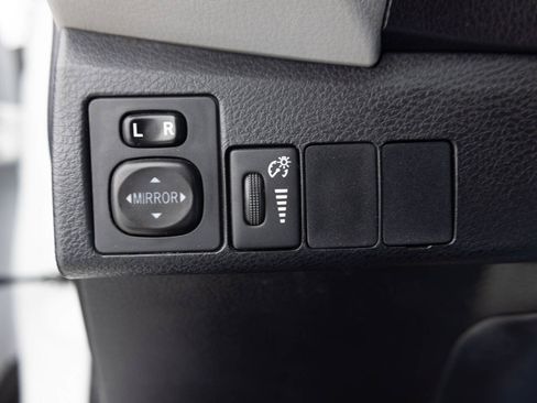 Used 2015 Toyota Corolla LE FWD image 34