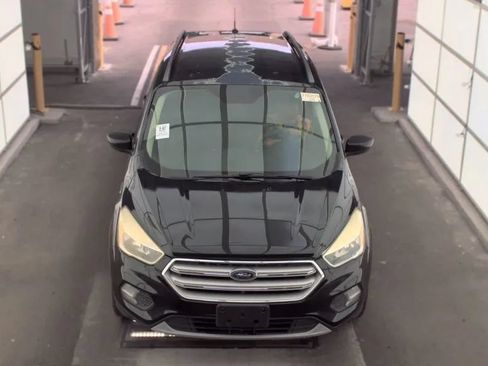 Used 2018 Ford Escape SE FWD image 3