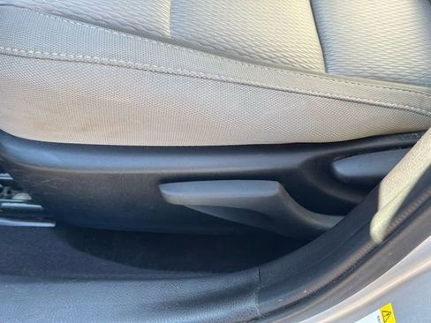 Used 2017 Toyota Corolla LE image 9