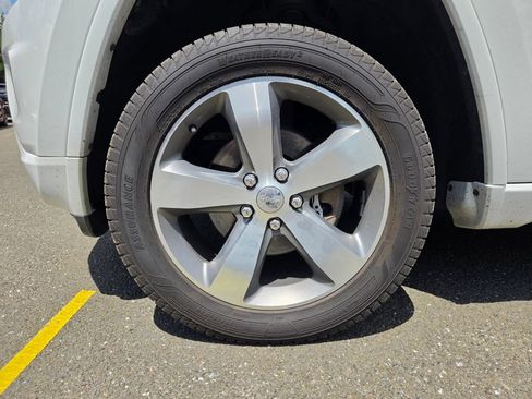 Used 2016 Jeep Grand Cherokee Overland AWD/4WD image 9