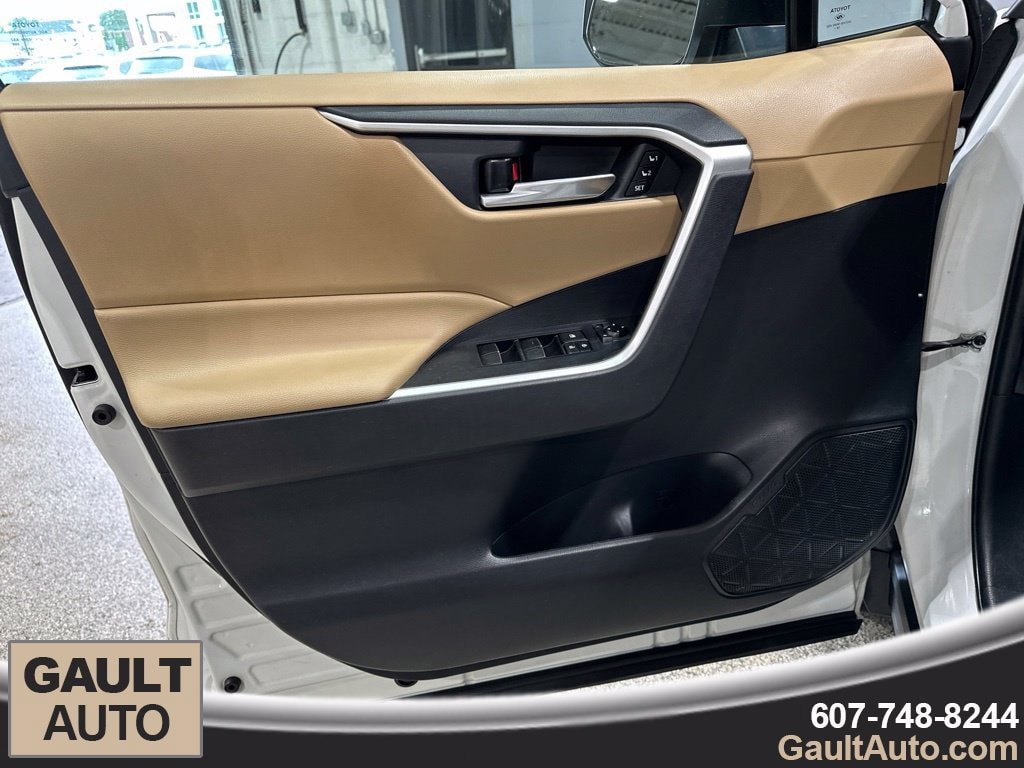 Used 2020 Toyota RAV4 XLE Premium AWD/4WD image 11