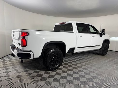 Used 2024 Chevrolet Silverado 2500 High Country w/ High Country Premium Package AWD/4WD image 6