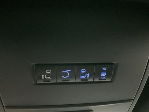 Used 2019 Dodge Grand Caravan SXT image 33