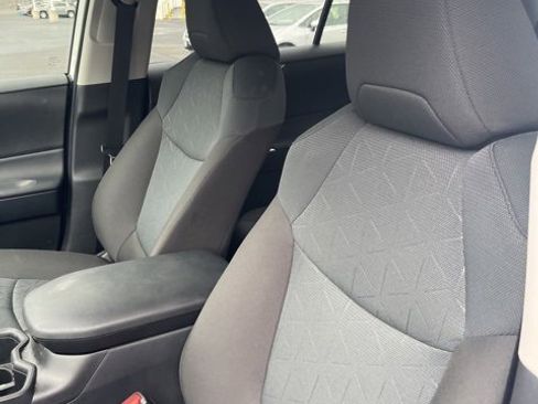 Used 2025 Toyota RAV4 XLE image 10