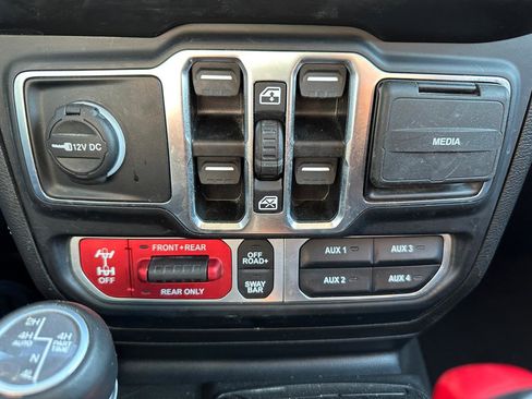 Used 2022 Jeep Wrangler Unlimited Rubicon w/ LED Lighting Group AWD/4WD image 16