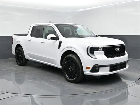 Used 2025 Ford Maverick Lobo image 1