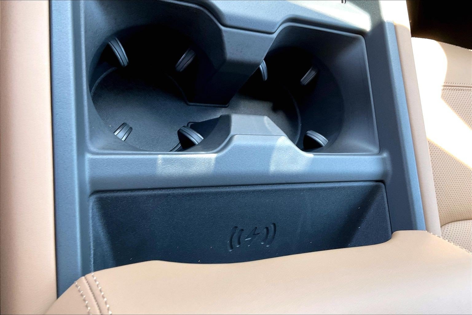 New 2026 Land Rover Defender 130 X-Dynamic SE AWD/4WD image 26