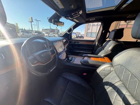 Used 2022 Jeep Grand Wagoneer Series III AWD/4WD image 13