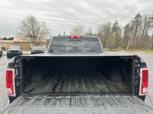 Used 2018 RAM 1500 Laramie AWD/4WD image 9