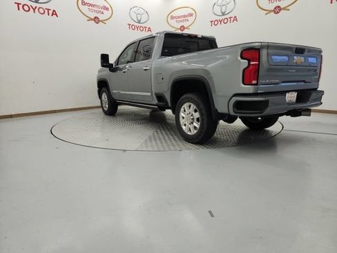 Used 2025 Chevrolet Silverado 2500 High Country w/ Technology Package AWD/4WD image 6