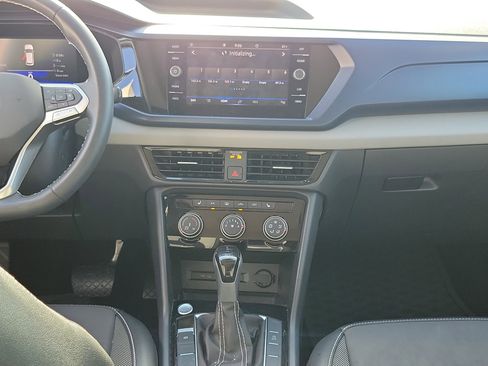 Used 2023 Volkswagen Taos SE w/ Panoramic Sunroof Package FWD image 21