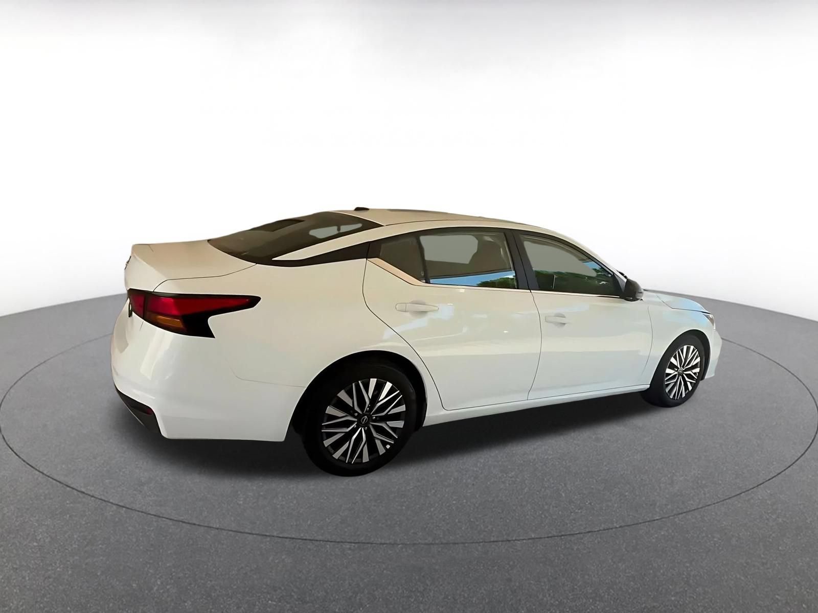 Used 2026 Nissan Altima 2.5 SV FWD image 14
