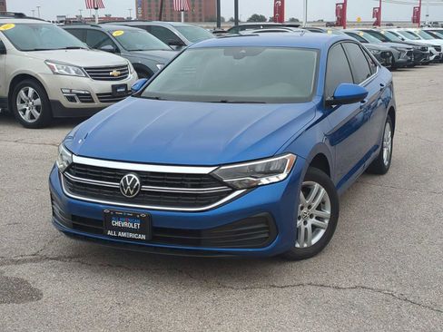 Used 2022 Volkswagen Jetta SE image 1