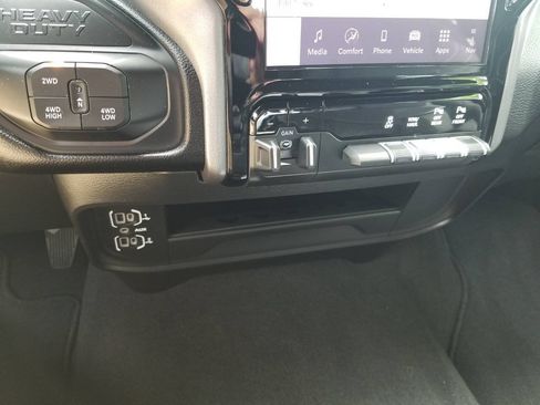 Certified 2025 RAM 2500 Big Horn AWD/4WD image 29