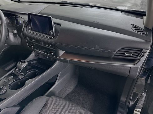 Used 2024 Nissan Rogue SV image 26