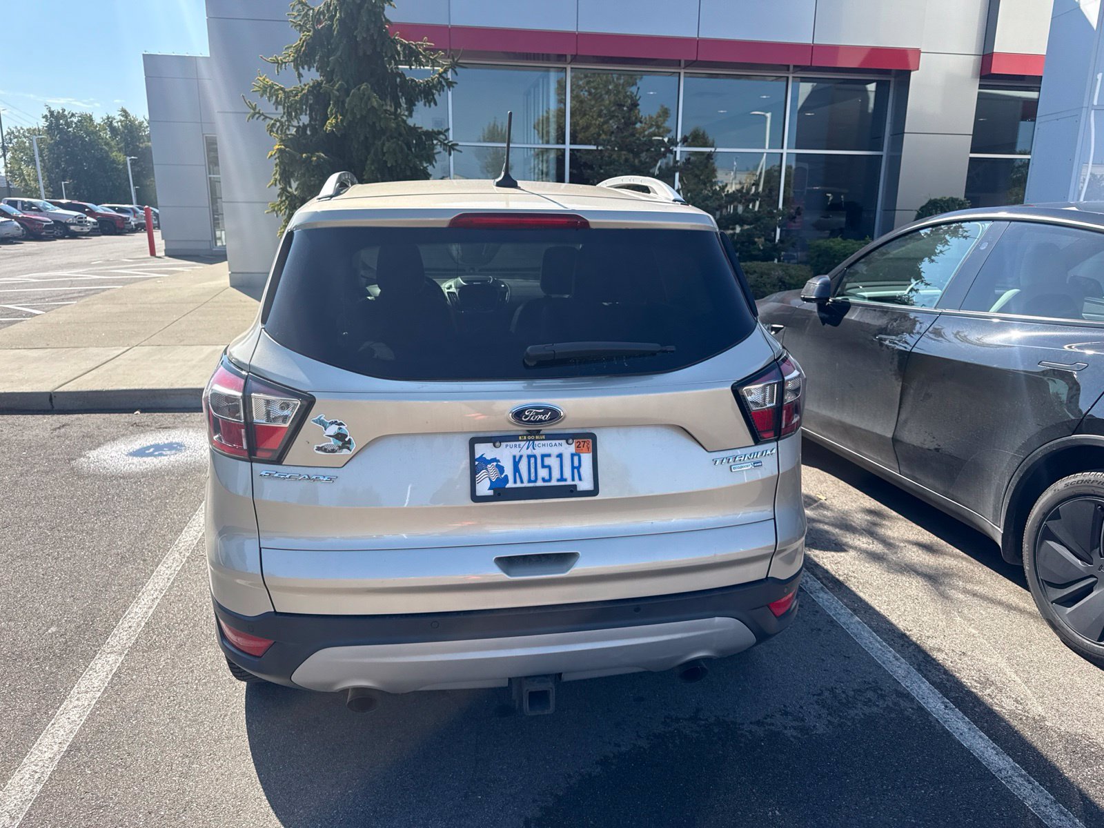 Used 2018 Ford Escape Titanium w/ Ford Safe & Smart Package AWD/4WD image 7