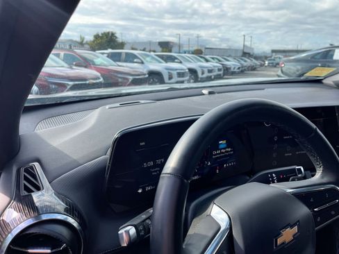 Used 2025 Chevrolet Equinox LT FWD image 35