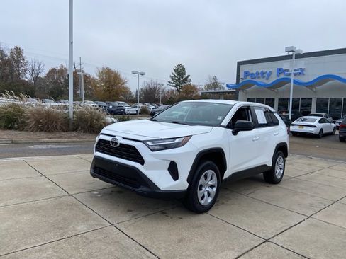 Used 2024 Toyota RAV4 LE image 4