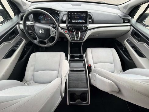 Used 2018 Honda Odyssey EX image 2