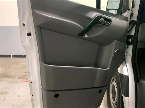 Used 2016 Mercedes-Benz Sprinter 2500 image 24