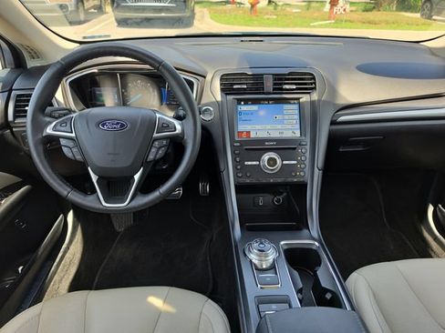 Used 2018 Ford Fusion Titanium FWD image 8