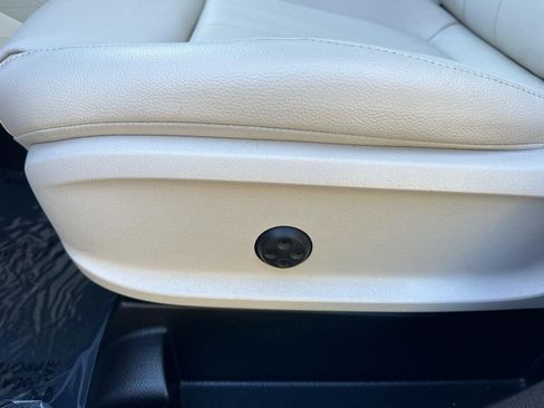 Used 2022 Mercedes-Benz GLB 250 4MATIC image 14