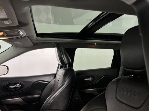 Used 2022 Jeep Cherokee Latitude Lux w/ Sun & Sound Group image 26