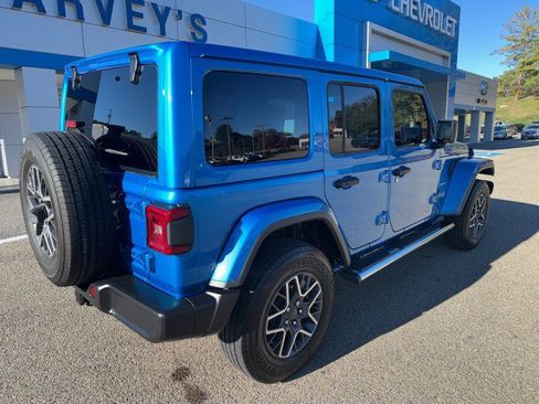 Used 2024 Jeep Wrangler Sahara w/ Technology Group image 5
