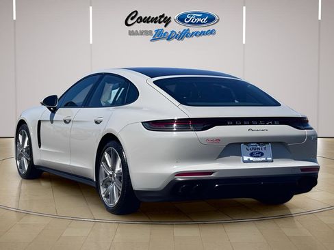 Used 2021 Porsche Panamera RWD image 11