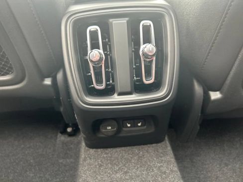 Certified 2025 Volvo XC40 B5 Plus AWD/4WD image 16
