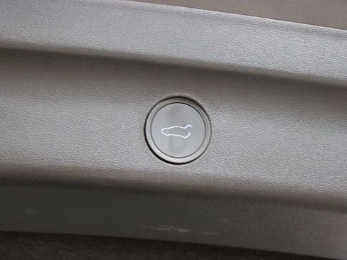 Used 2023 Tesla Model Y Performance image 20