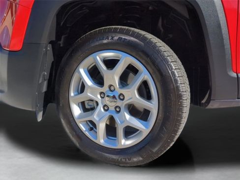 Used 2018 Jeep Renegade Latitude image 61