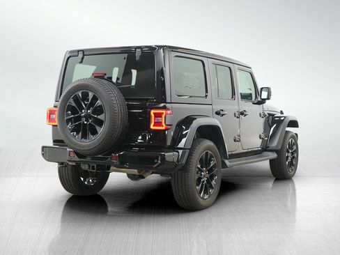 Used 2021 Jeep Wrangler Unlimited Sahara AWD/4WD image 5