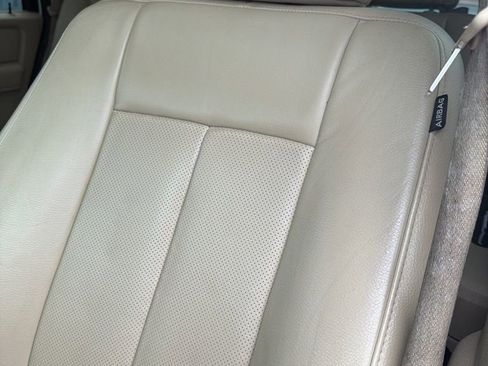 Used 2017 Ford Expedition Limited RWD image 5
